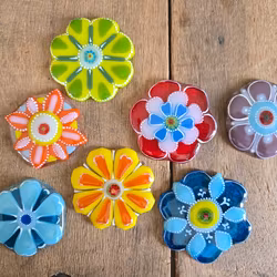 Magnet - Handgjord glasfigur, BLOMMA, Glasfusing