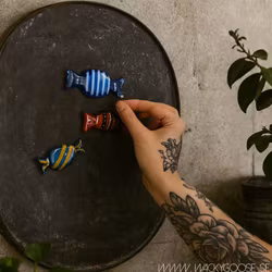 Magnet - Handgjord glasfigur, KARAMELL, Glasfusing