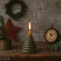 Handgjort figurljus Gran, Grön 13,5cm