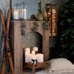 Öppen spis-imitation av återbrukat trä