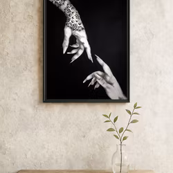 "Stay Wistful" - Svartvit tavla i Kol & Akryl med tatuerad hand