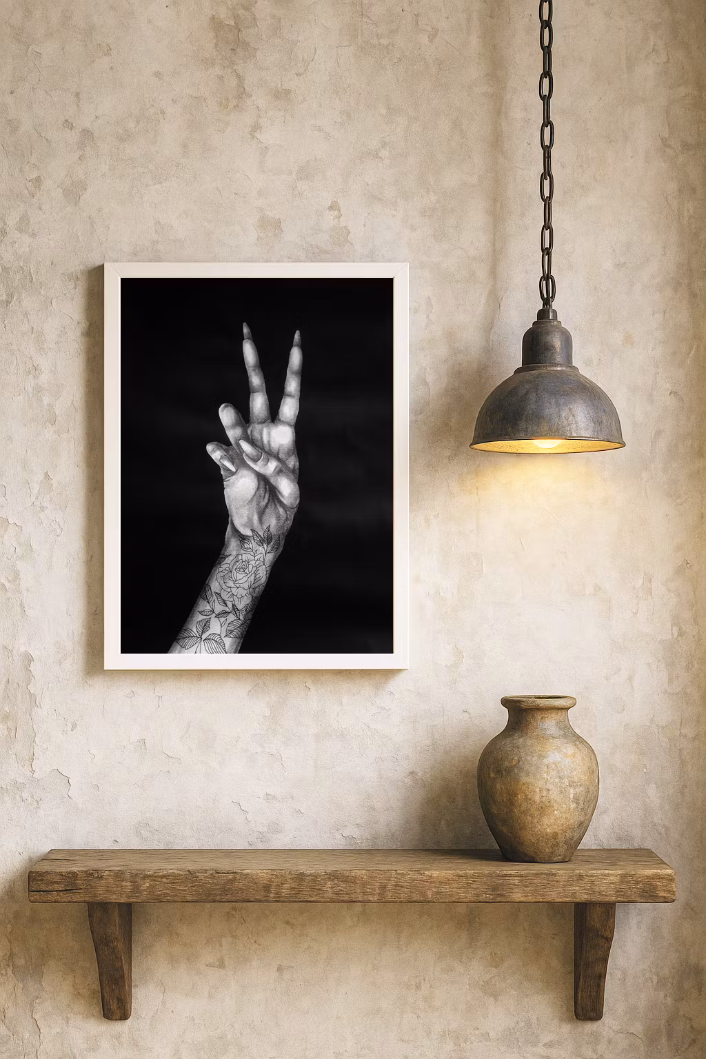 "Stay Peaceful" - Svartvit tavla i Kol & Akryl med tatuerad hand