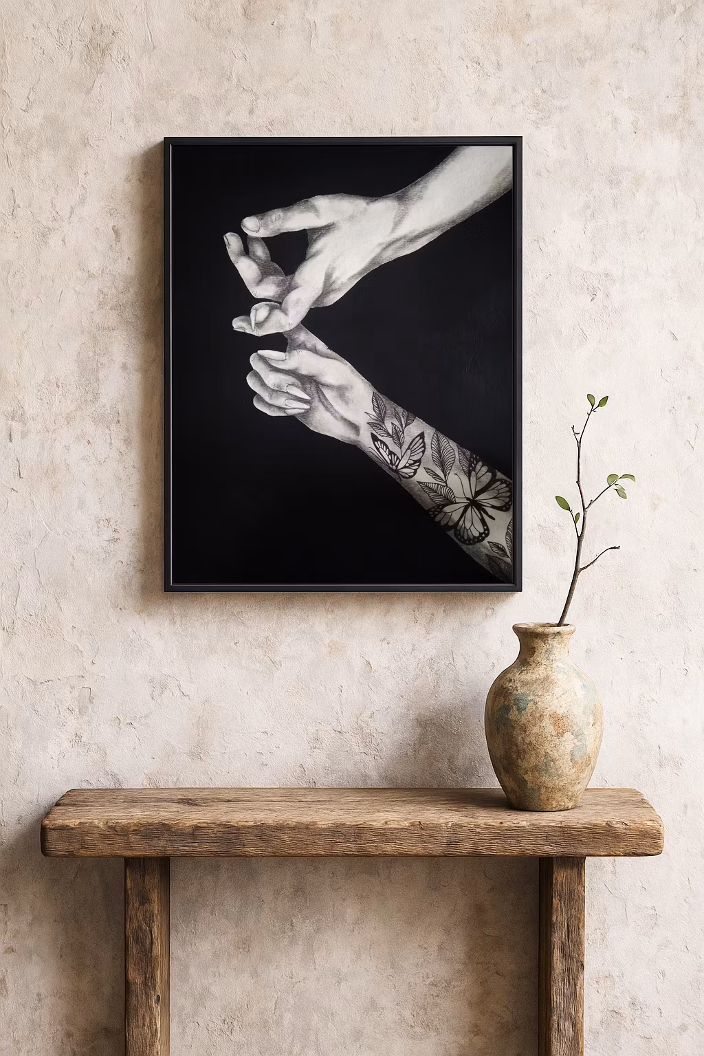 "Stay Close" - Svartvit tavla i Kol & Akryl med tatuerad hand