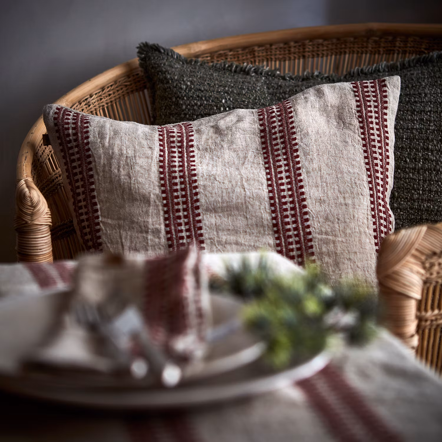 Kuddfodral i bomull/linne, 50x50cm, Röd/Lingrå