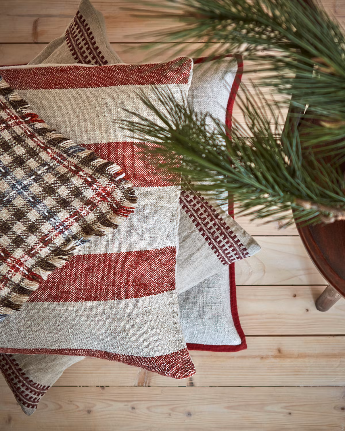 Kuddfodral i bomull/linne, 50x50cm, Röd/Lingrå