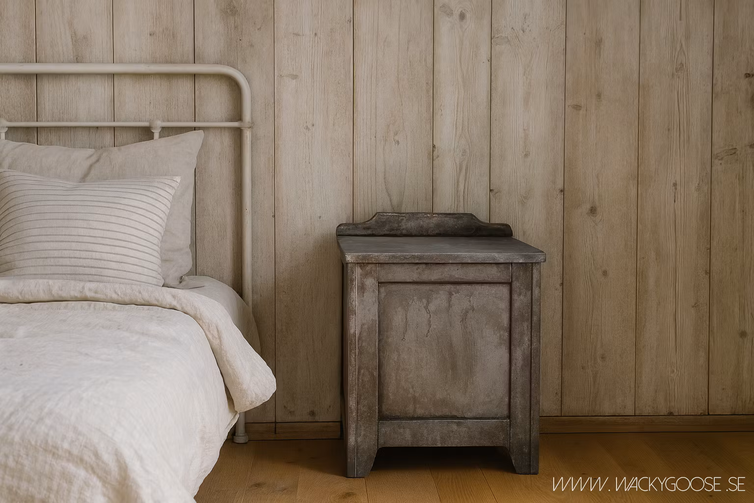 Sängbord / Pall med förvaring