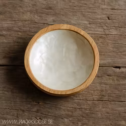 Handgjord träskål med snäckskal, Vit
