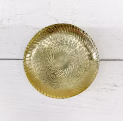 Handgjort hamrat fat, Mässingfärgat