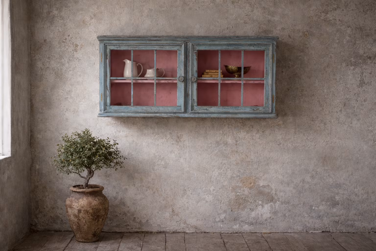 Bubbelgum-skåpet, Vitrinskåp för väggen