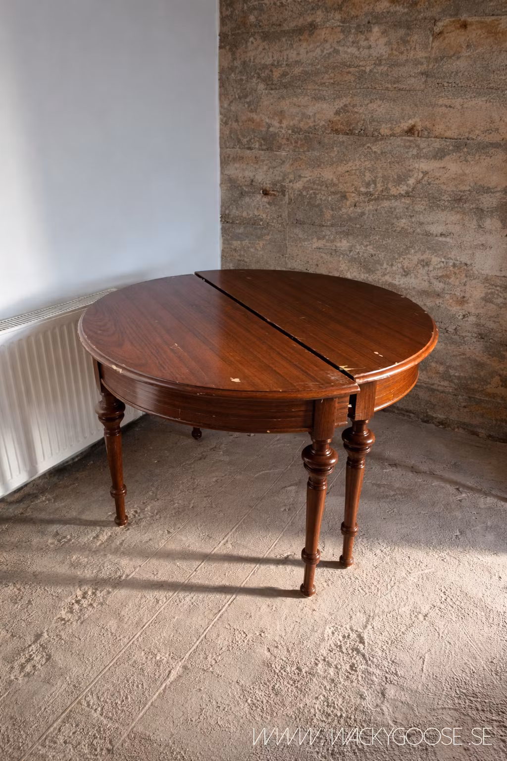 Komplett gammalt månbord