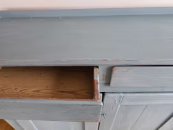 Jättestor gammal charmig skänk