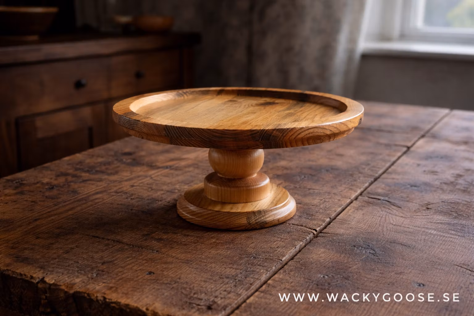 Vackert gammalt fat på fot