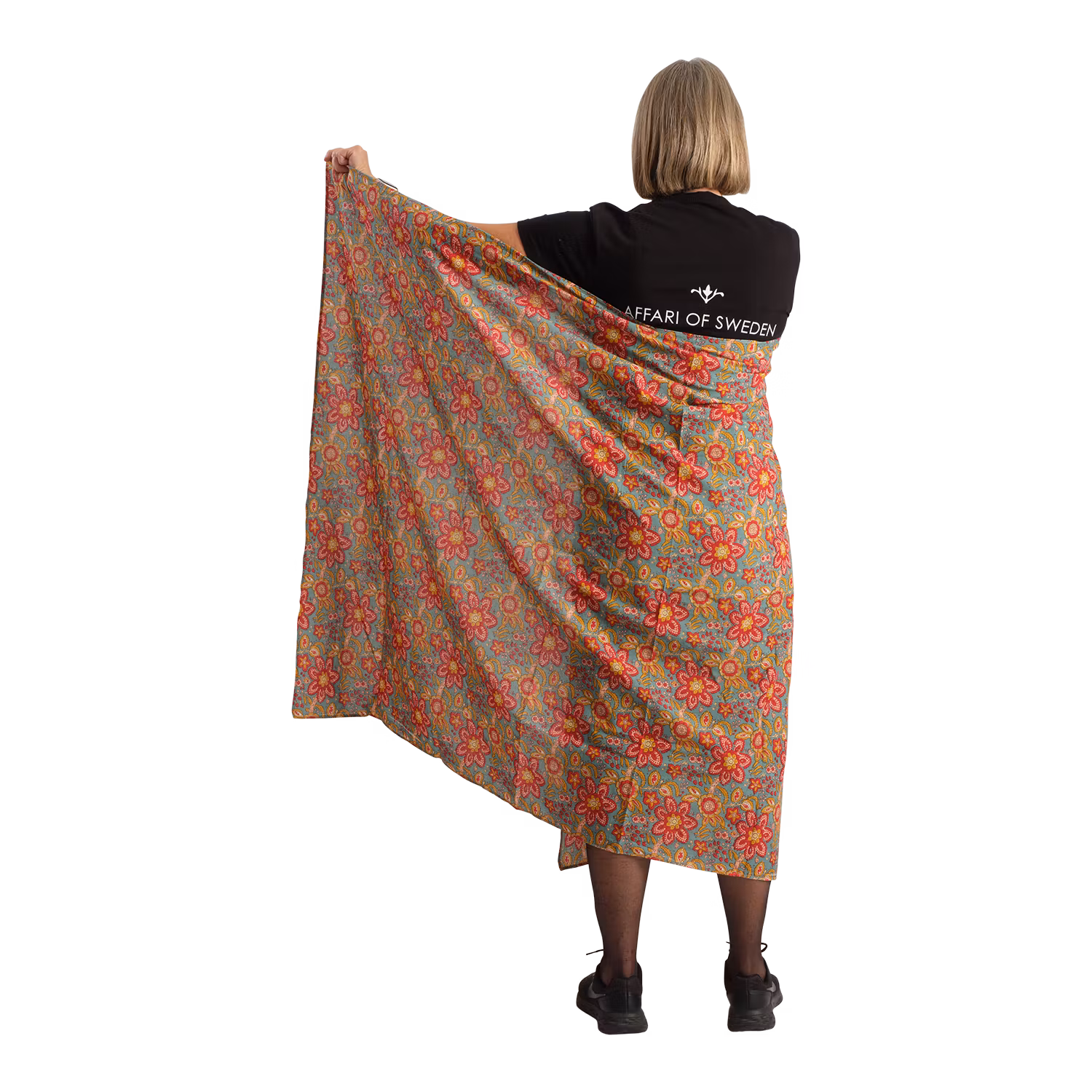 Handgjorda unika saronger, Återbrukat material