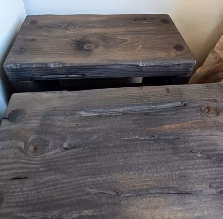 Sängbord/Sidobord i rustik stil, Mörk drivved