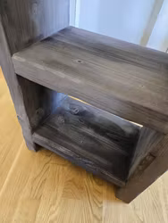 Höga Sängbord/Sidobord i rustik stil, Mörk drivved
