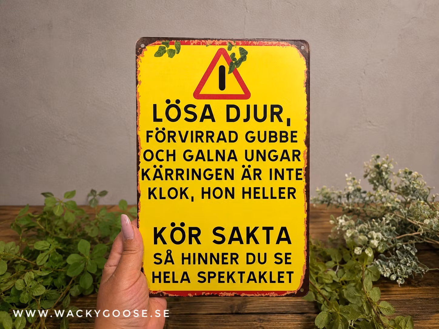 Plåtskylt i retro-stil, Kör sakta