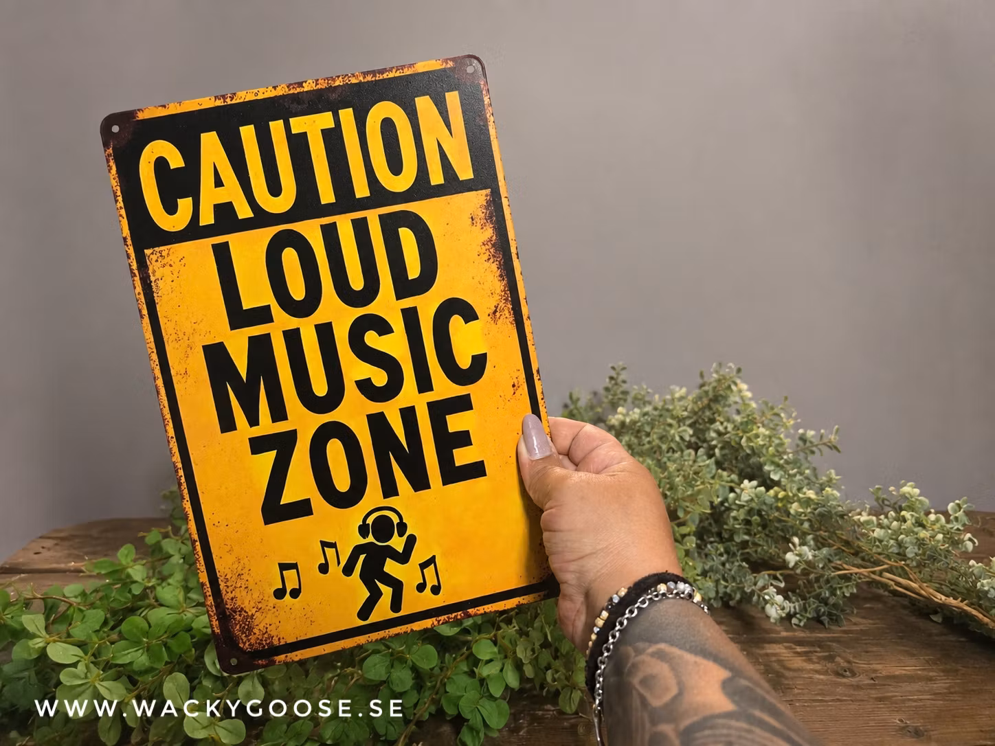 Plåtskylt i retro-stil, Caution Loud music