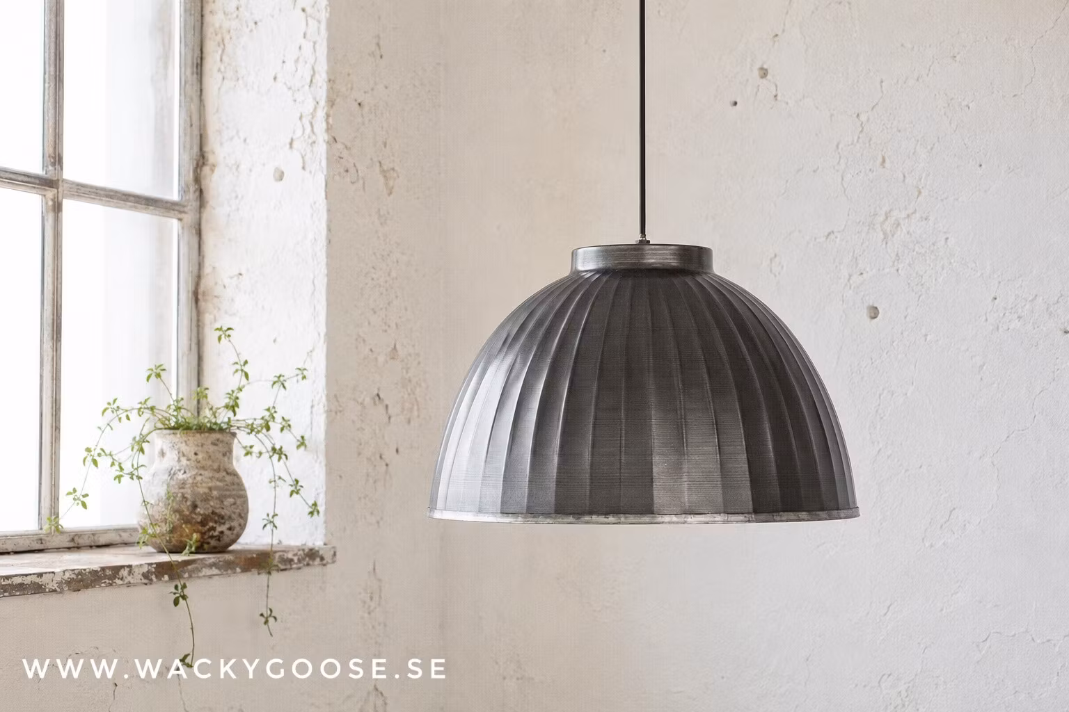 Taklampa i gråmålad zink, 46cm diameter