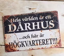 Plåtskylt i retro-stil, Dårhusets högkvarter