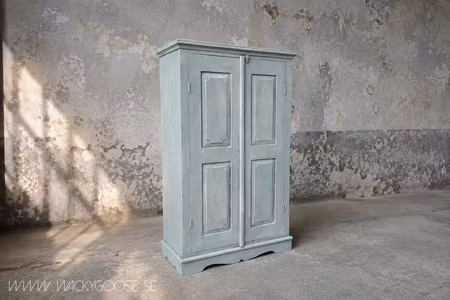 Gediget mindre skåp, Ljusblått