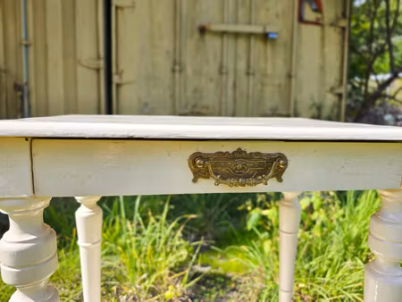 Vackert gammalt sidobord