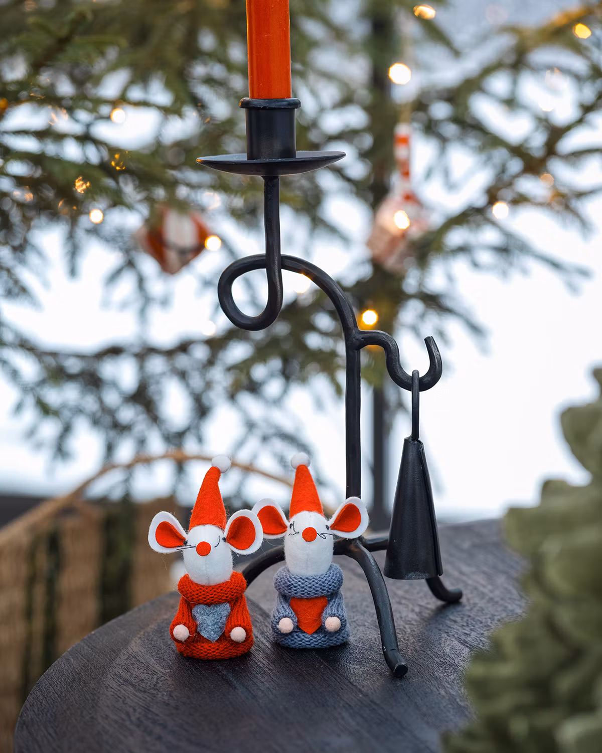 Handgjord ljusstake i järn med ljussläckare