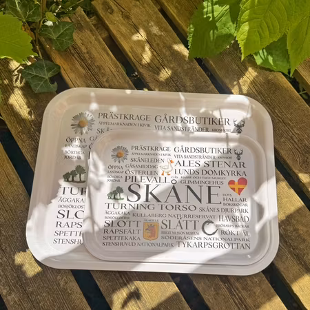 Bricka med skånska platser och benämningar