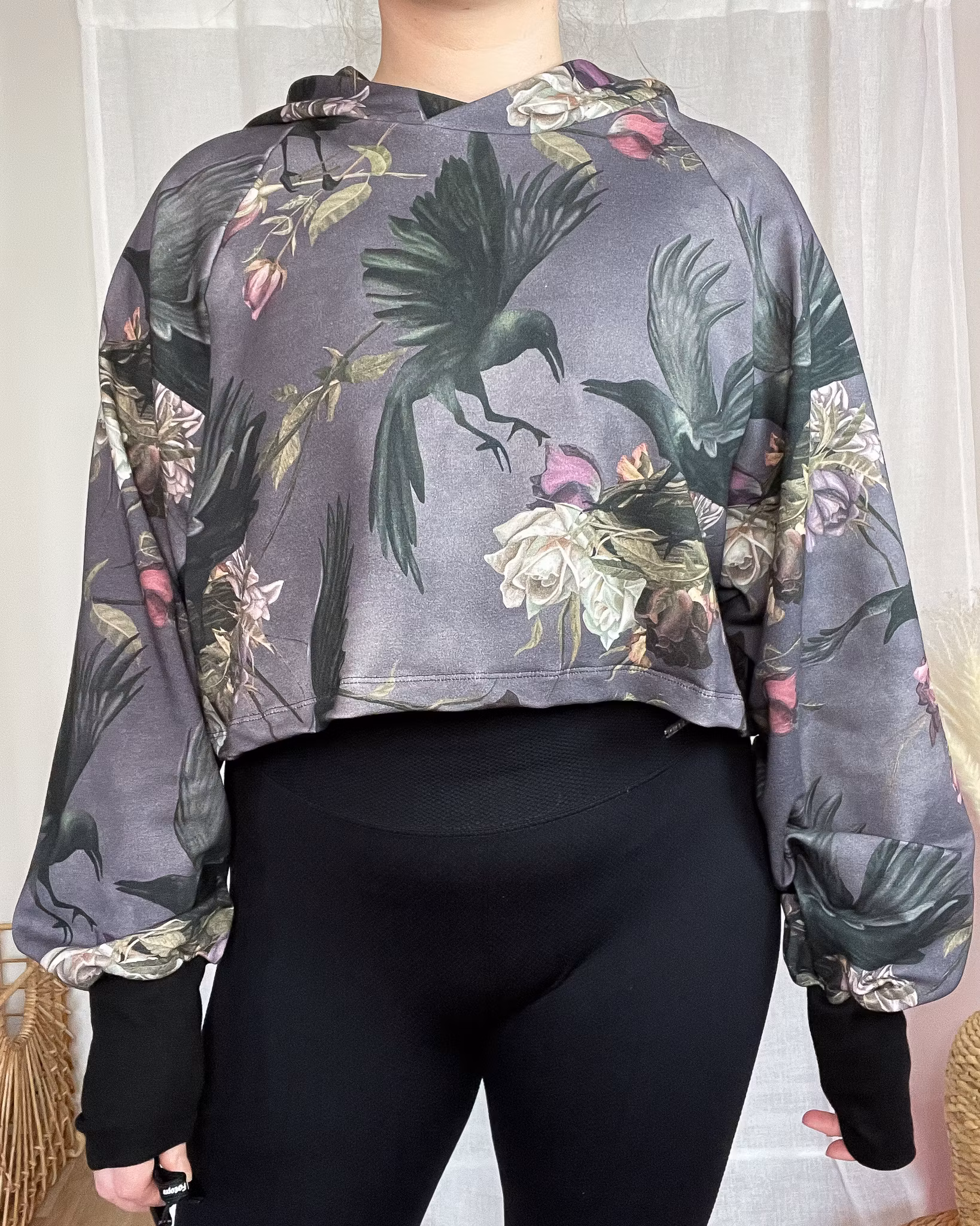 Regnbågsflora Svart Crop top deluxe