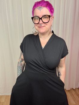 Feministkurbits Omlotten klänning