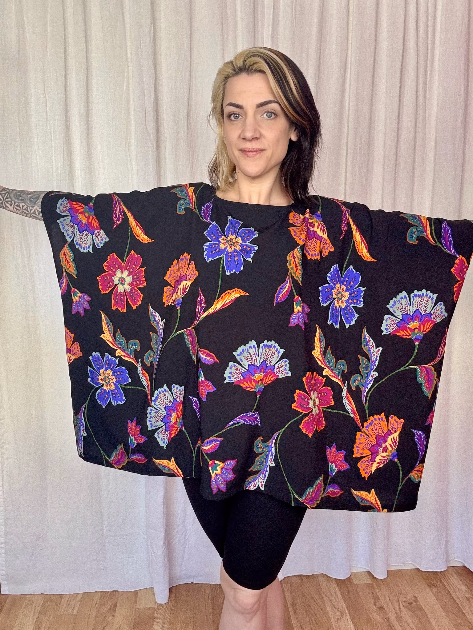 Vibrant leo Relaxed Top