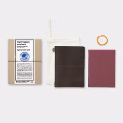 TRAVELER'S Notebook Startkit - (Passport Size) Brown