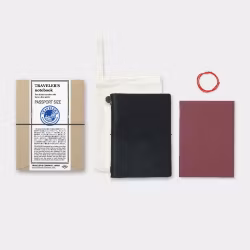 TRAVELER'S Notebook Startkit - (Passport Size) Black