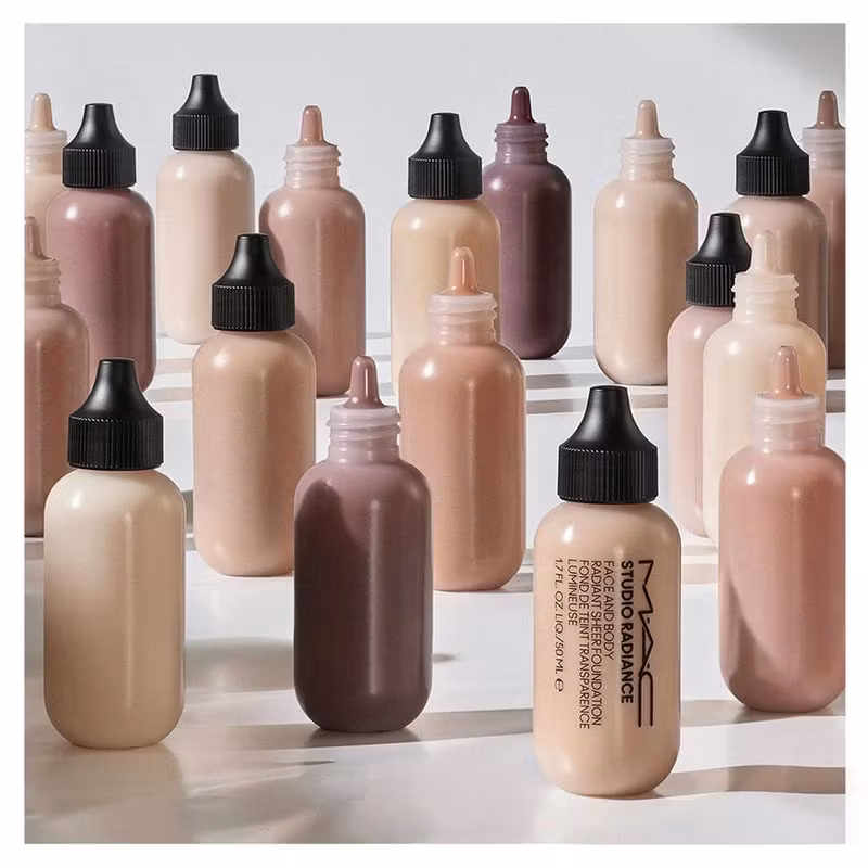 MAC Studio Radiance Face & Body Foundation W1 50 ml