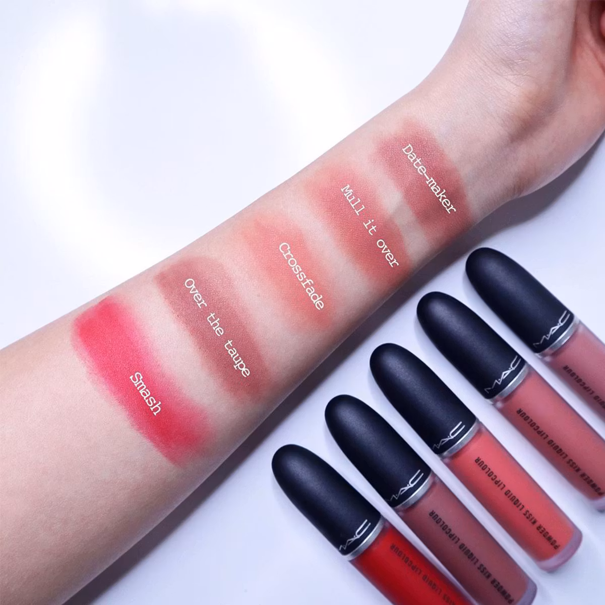 MAC POWDER KISS LIQUID LIPCOLOUR – DATE-MAKER