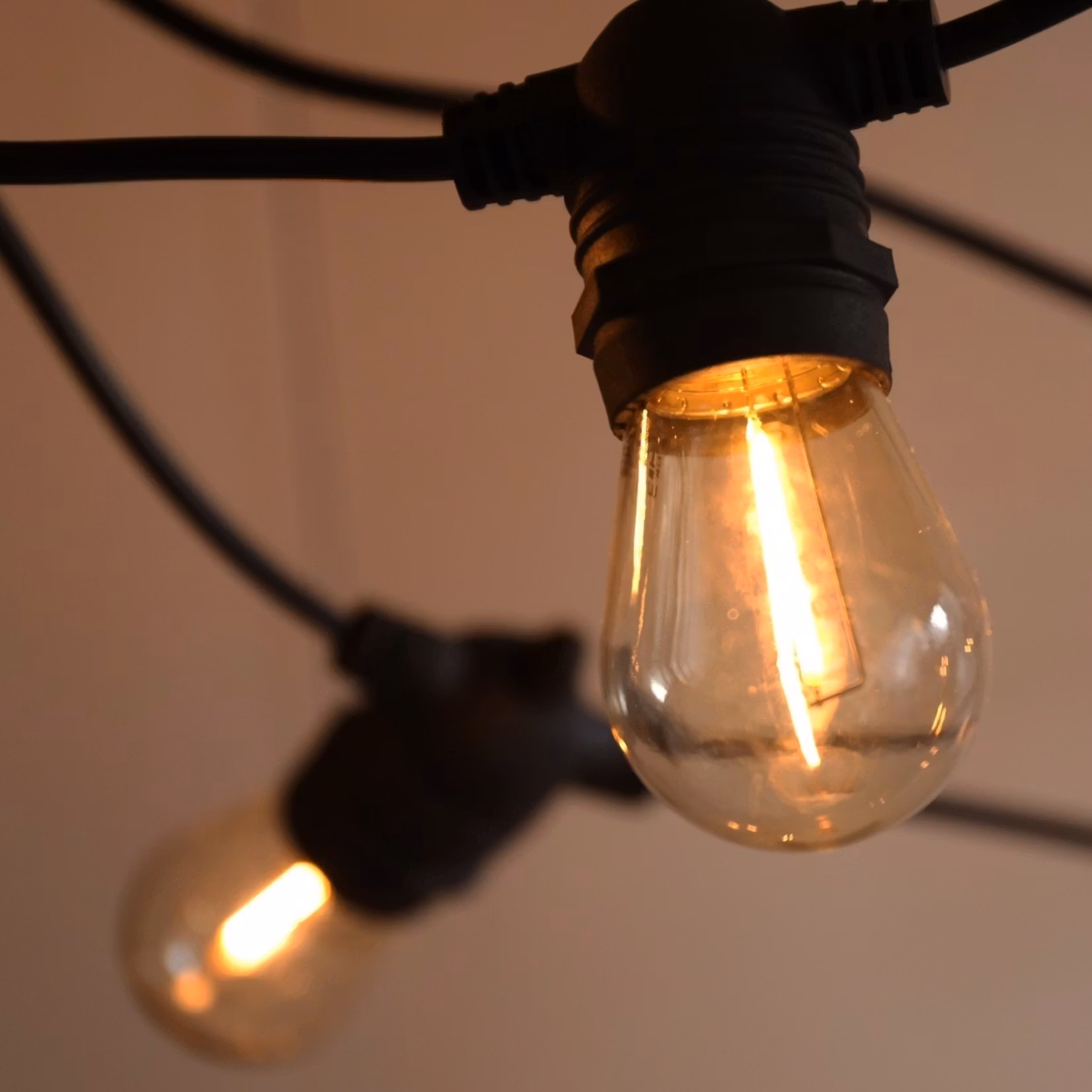 Zonne-energie Lichtslinger voor buiten - 20 meter met 20 verwisselbare gloeilampen van 6 watt
