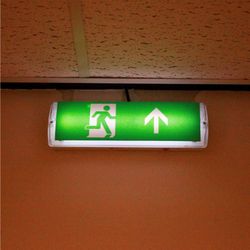 Alumbrado de emergencia de 4 vatios con montaje en superficie