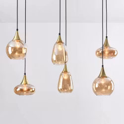 Guldfärgad pendellampa med bärnstensfärgat glas, 6 ljus - Loic