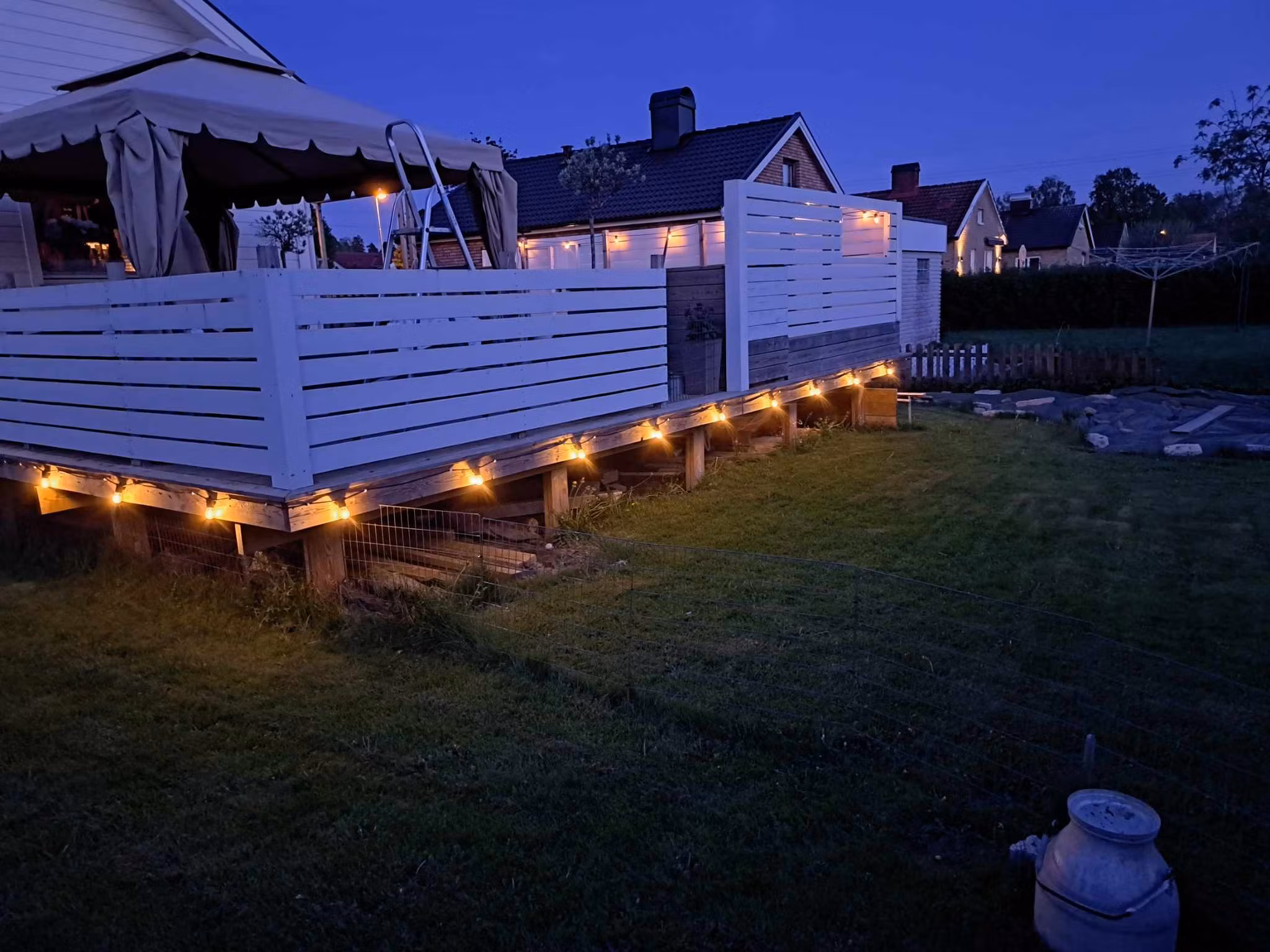 LY Sweden Premium outdoor string lights - outdoor lighting 15-100 meter with replaceable E27 LED bulbs