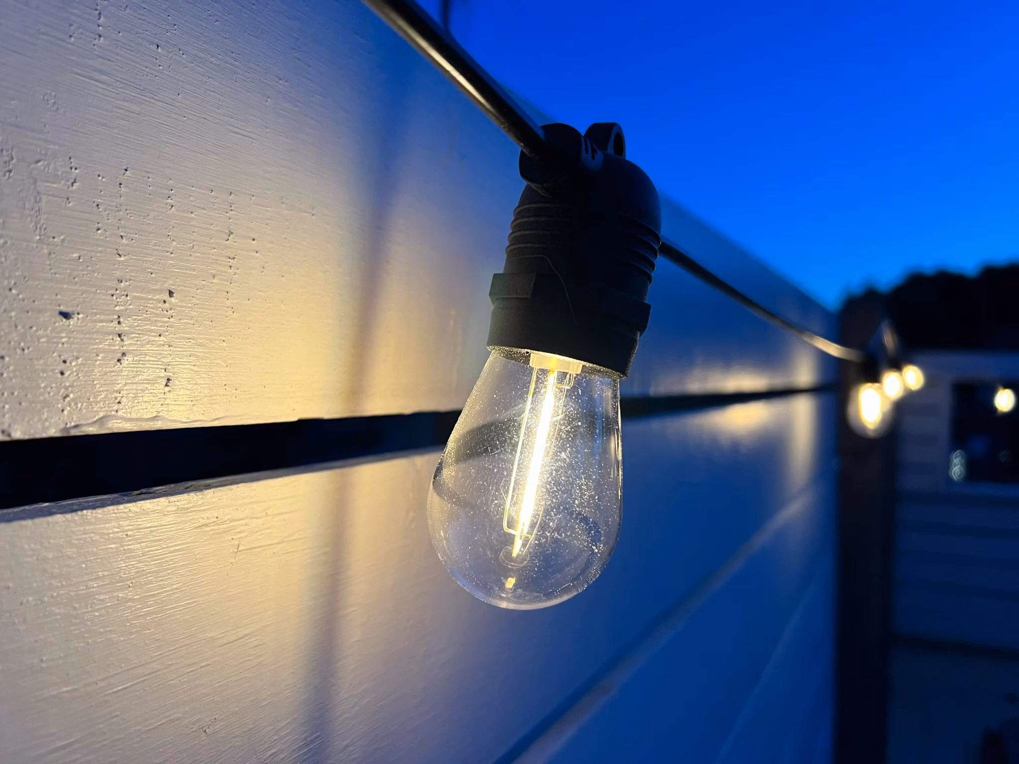 LY Sweden Premium Lichterkette mit Solar-Panel 10-20 m mit 10-30 wechselbaren LED-Lampen - Solare Energiebeleuchtung