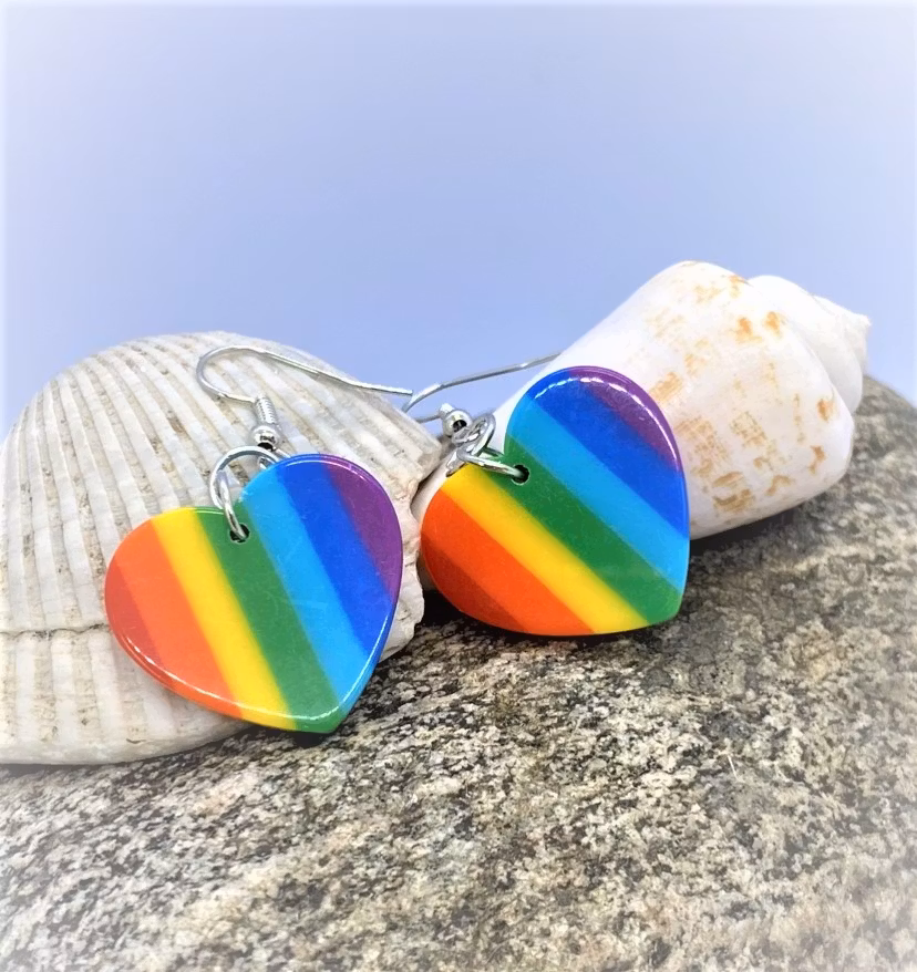 Örhängen plasthjärta PRIDE