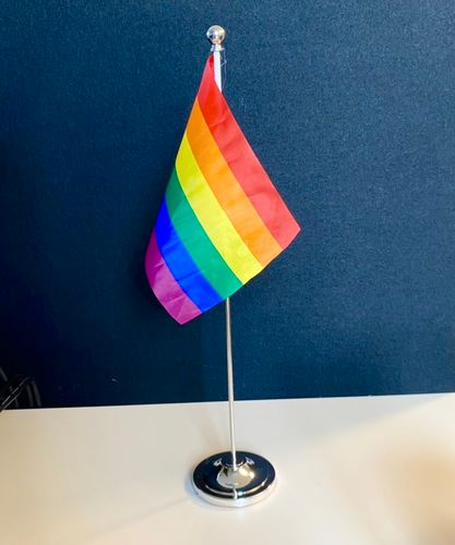 Bordsflagga PRIDE i metall
