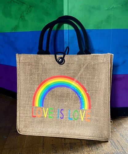 Bag Regnbåge "Love is love"