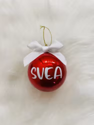 Julgranskula med namn och rosett