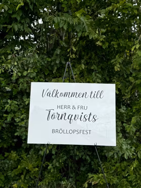 Välkomstskylt - Vit akryl