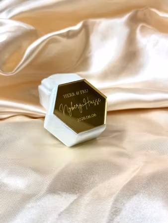 Ask till ringar med gravyr