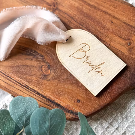 Placeringskort - Graverad trä