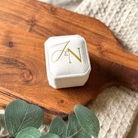 Ringask med initialer