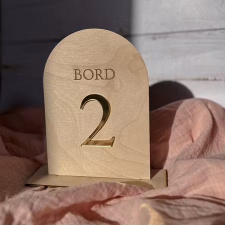 Bordsnummer - Trä & guldspegel