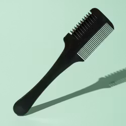 Ohennuskampa ja hiusveitsi