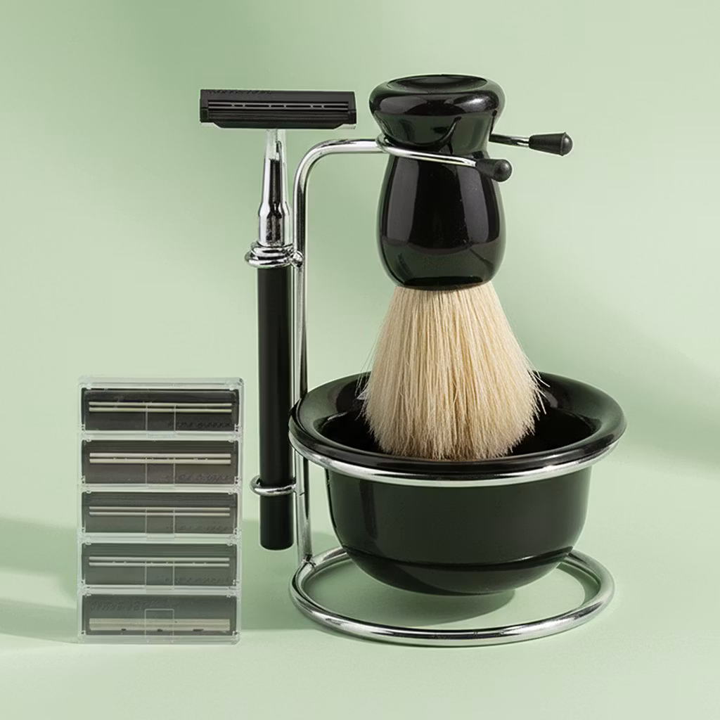 Kattava parranajosetti telineellä